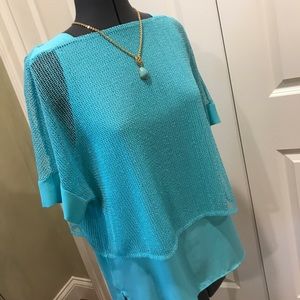 🎁 NEW Sparkly mesh cropped top over tunic.